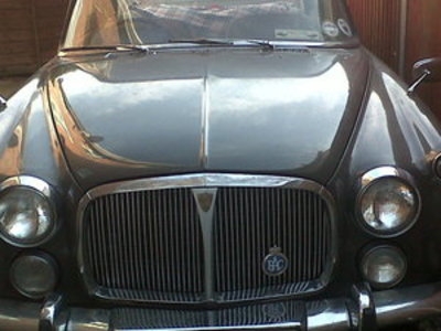 The bonnet gaps on a rover P5 are difficult to set especially with new front wings fitted.